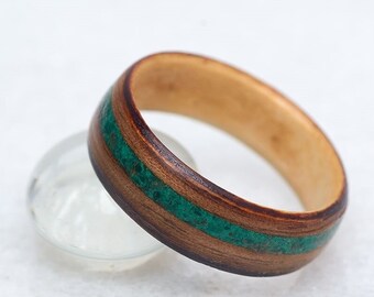 Nature Lovers Malachite Gemstone Wooden Ring, Made of Canadian Maple Sugar Wood and American Walnut, Bespoke Ring with good vibes, Montréal