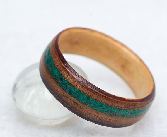 Malachite Gemstone Wooden Ring – Maple & Walnut Ring – Nature Lovers Eco Jewelry – Bespoke Handmade Ring Montréal