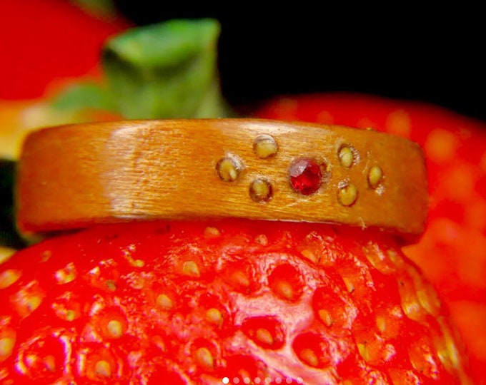The Ruby Trinity Strawsberry of St-Barnabe Sud, Aphrodisiac ring made of real Strawberry grain, Red Rubis 1.5mm, Cherry Wood RIng