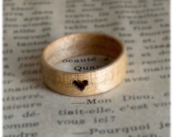 Pyrography wood wedding anniversary ring - A recycled maple wood ring from Canada - A personalized love ring - Handcrafted in Montréal