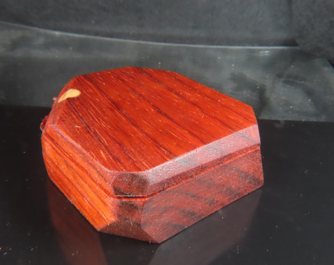 Handcrafted log wooden ring box. Personalized proposal wood ring box. Wood jewelry box handmade in Montreal