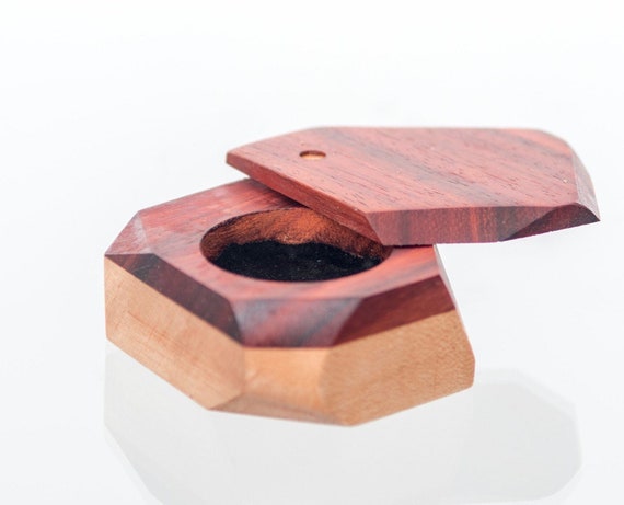 Handcrafted log wooden ring box. Personalized proposal wood ring box. Wood jewelry box handmade in Montreal