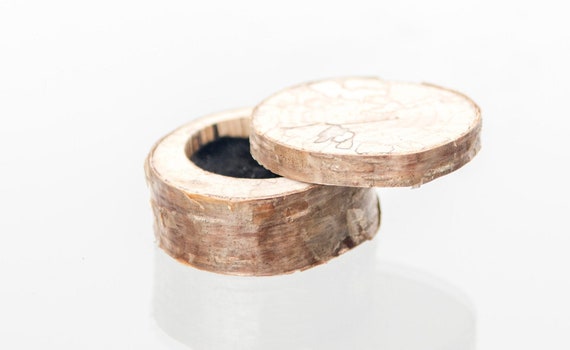 Birch wedding box. Personalized jewelry box made of recycled wood. Handcrafted in Canada