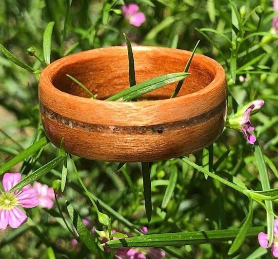 Cherrywood ring with Eastern Townships Quartz, healing ring of the Philanthropist of the CHUM. Profits will go to the Fondation du CHUM