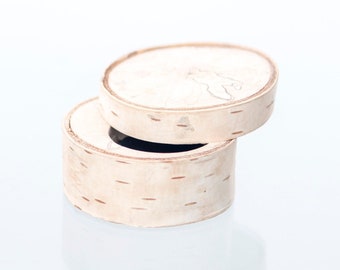 Personalized birch box for engagement ring. Original and unique eco-friendly ring box. Handcrafted in Montreal