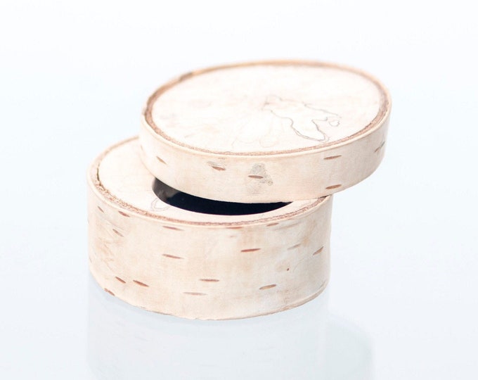 Personalized birch box for engagement ring. Original and unique eco-friendly ring box. Handcrafted in Montreal