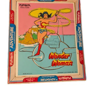 Rompecabezas de madera de Wonder Woman de Playskool 1976, aventura 380 de DC Comics, en perfecto estado y con soporte de cartón original