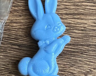 RARE vintage plastic easter pin Brooch flat bunny blue rabbit  Estate find 50s 60s