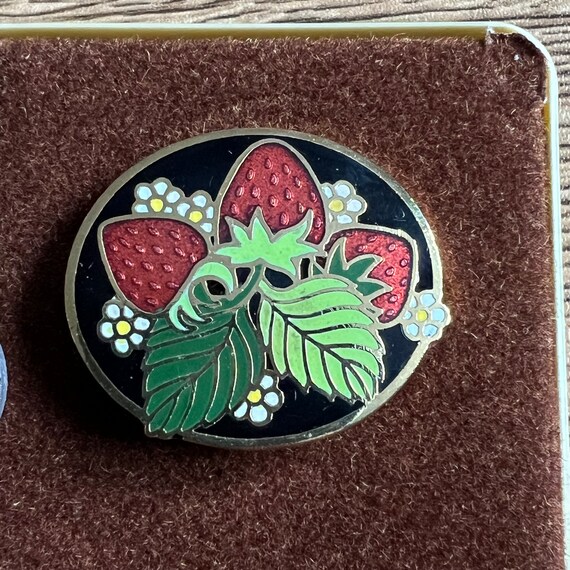 NOS Hallmark Pin VTG STRAWBERRIES Flowers Cloison… - image 8