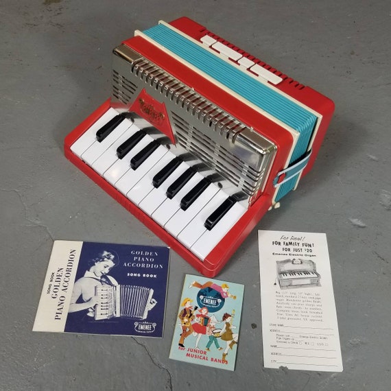 emenee accordion