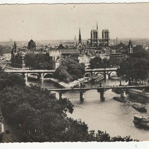 Antykwarska pocztówka... Francja Paryż Notre Dame. Wysłana w 1938 r.