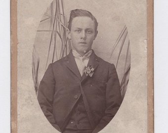 Antiquarian photograph of a young man