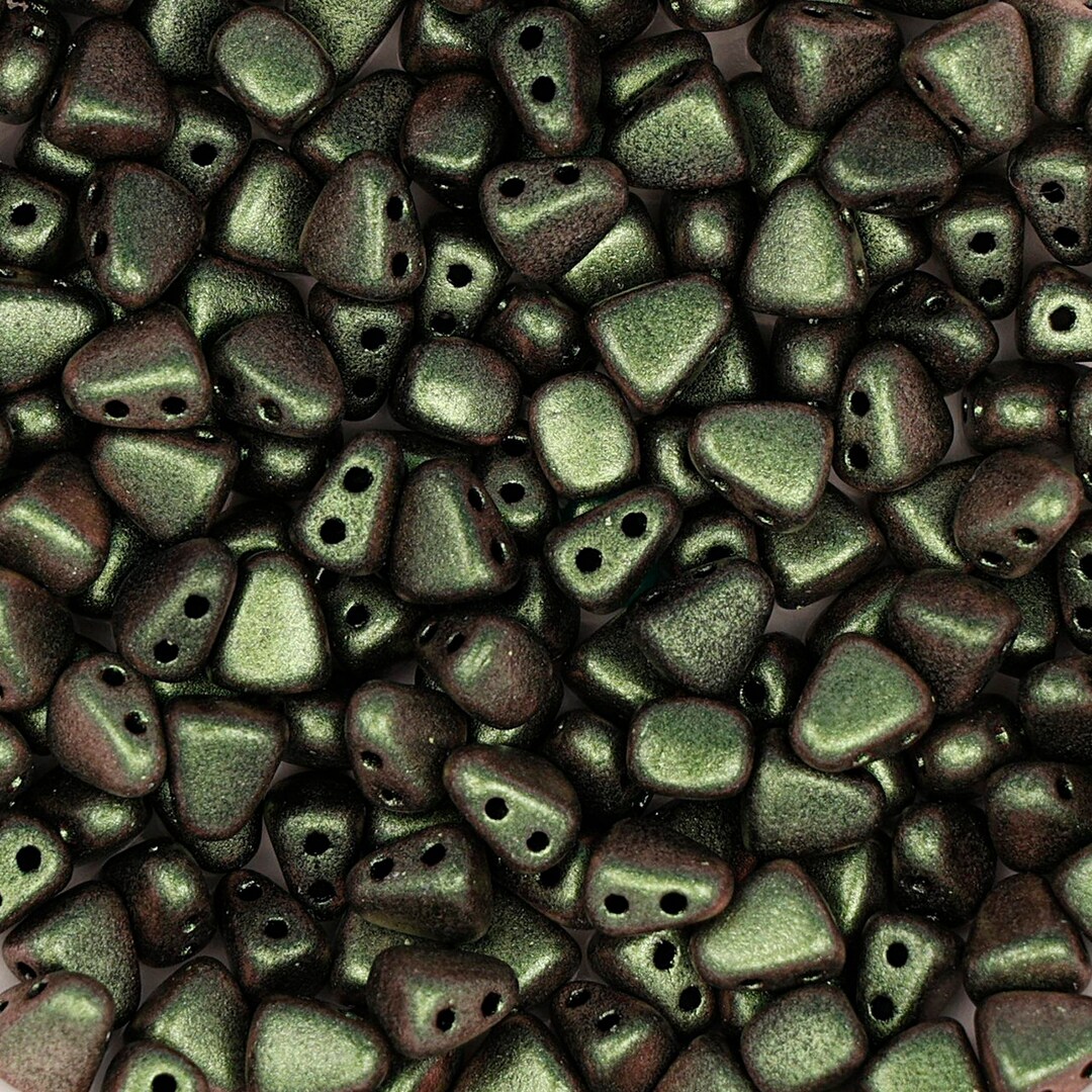6 x 5 MM Matubo Nib-Bit™ チェコガラスビーズ - カメレオングリーン