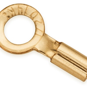 May include: A gold-coloured metal ring terminal with a crimped end. The ring terminal has a diameter of 0.6 cm and is marked with the size "10".