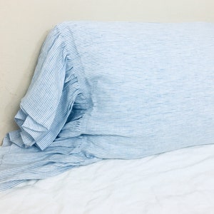 Par de fronhas listradas em azul e branco com babados longos de sereia, estilo cottage shabby chic, disponível em todos os tamanhos