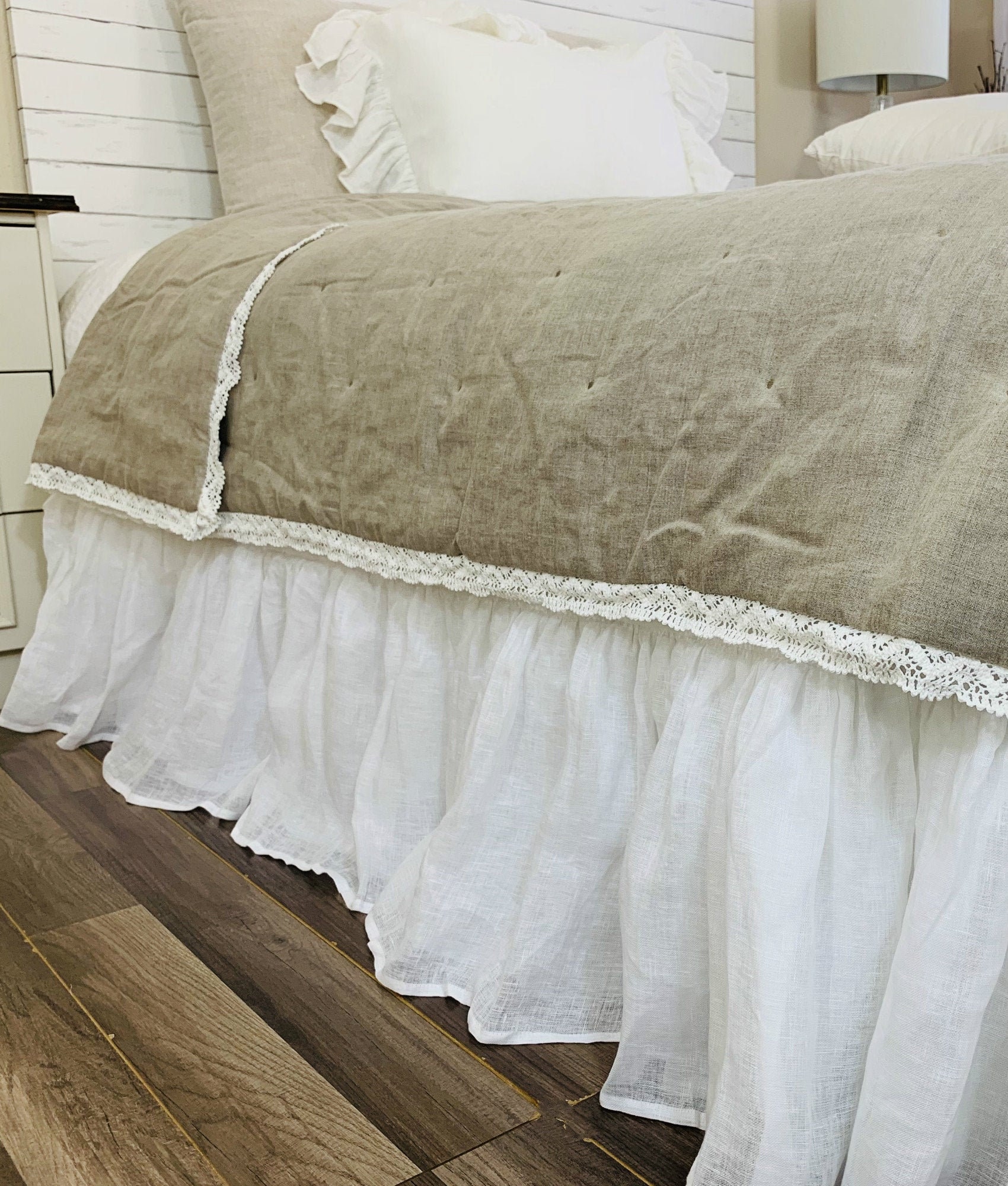 White bed top skirt queen size