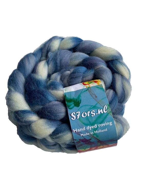 Hand dyed German Merino top 25 micron. Delft blue. Ideal for spinning or felting.