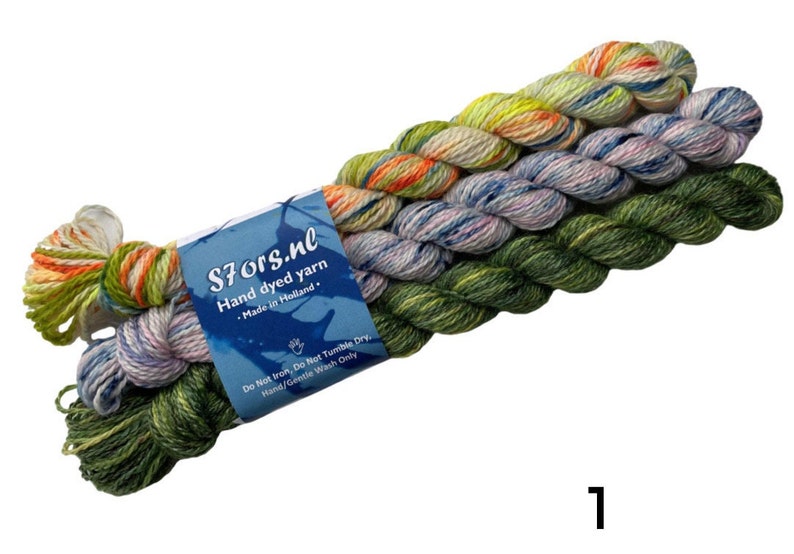 Handgeverfde Super Wash Merino mini-strengenset. Drie strengen van 20 gram per set. afbeelding 2