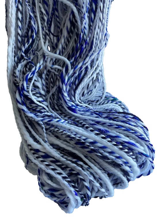 Hand spun yarn, fauxcashmere, bio nylon and sari silk in Delft blue colors.