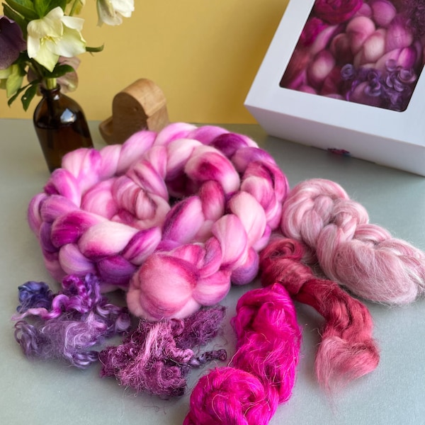 Spring themed fiber box ‘Pink’. Contains over 100 grams of luxurious fibers packaged in a gift box. The ideal gift for spinners or felters.