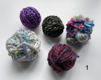 Mini skeins hand spun art yarn. Five assorted 20 grams balled skeins in a gift bag. Ideal for weaving.