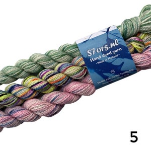 Handgeverfde Super Wash Merino mini-strengenset. Drie strengen van 20 gram per set. afbeelding 6