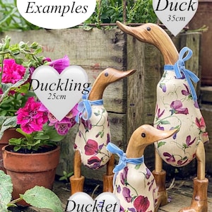 Sweet Pea (Emma Bridgewater) Wooden duck with boots, dressed in EB’s design Bild 2