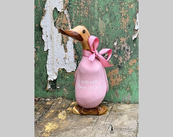 Canard En Bois Peint Avec Bottes Rouges Et Fleurs – 50 Cm, Déco Artisanale