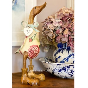 Rosa rosor (Emma Bridgewater) - Dekorerad träanka i stövlar av Mrs H the Ank Lady