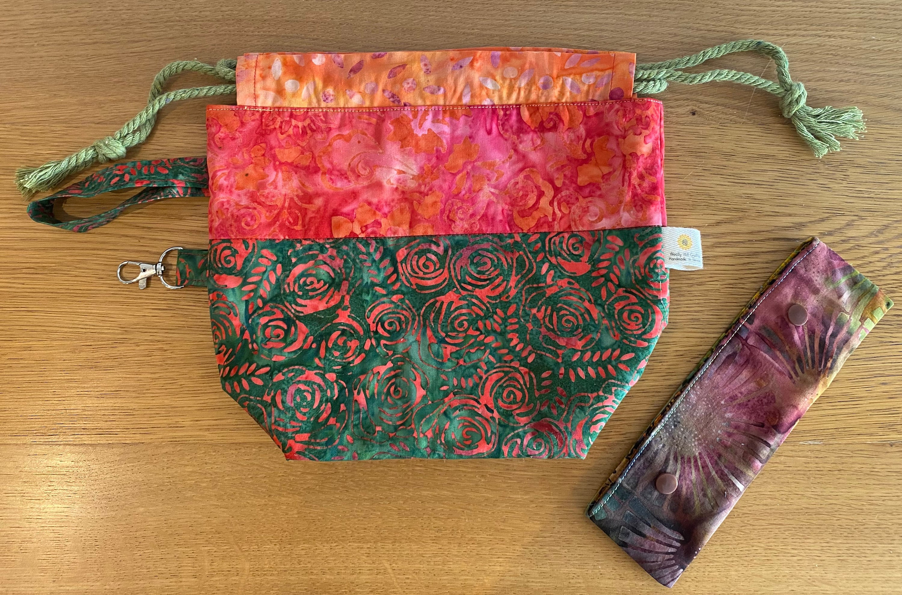 Bolsa para proyectos con cordón.