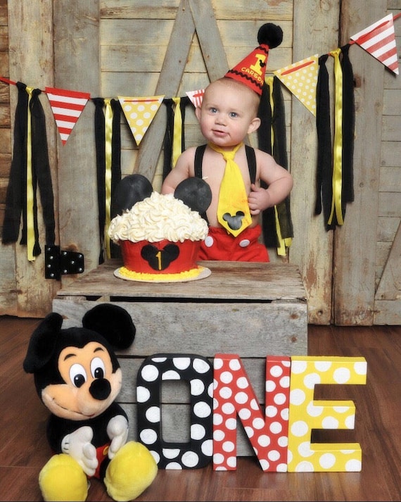 Mickey mouse smash store cake outfit
