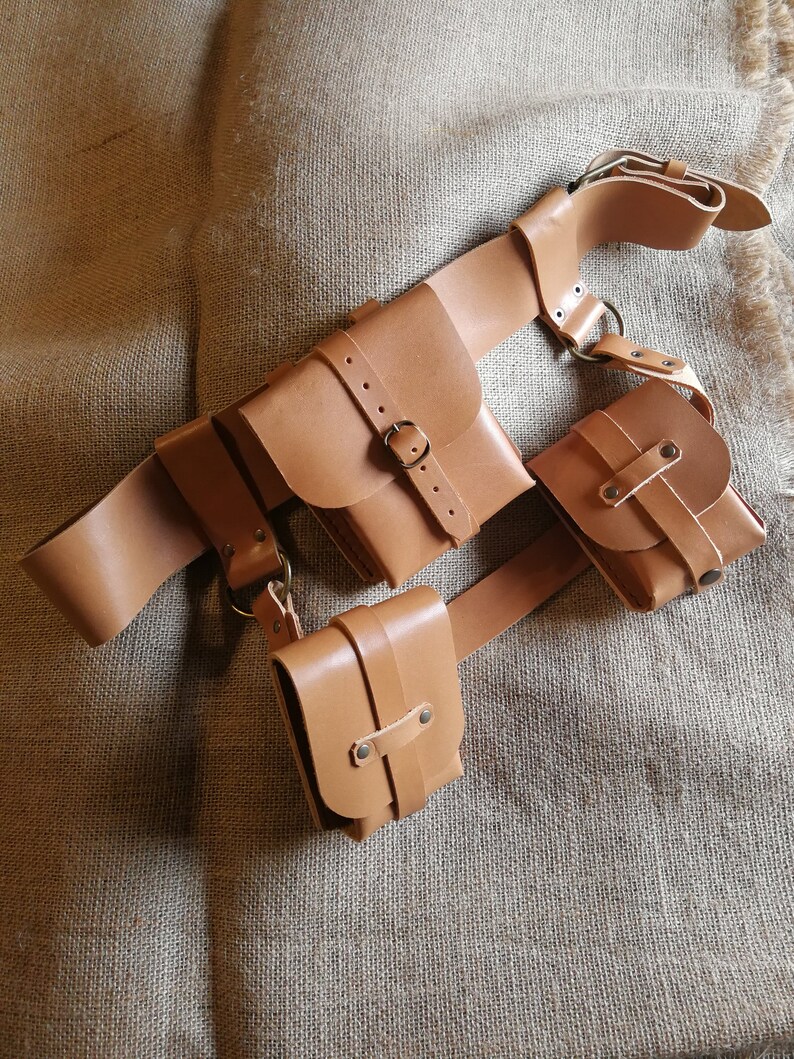 Belt with three pouches image 2