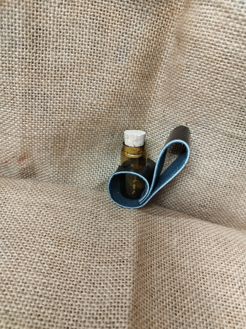 Potion small bottle single on belt hanger image 3