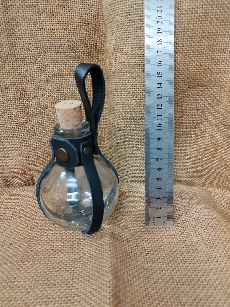 Round shape potion bottle image 3