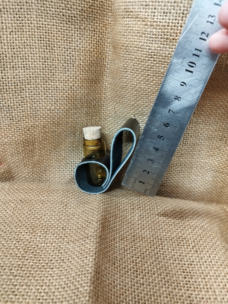 Potion small bottle single on belt hanger image 2