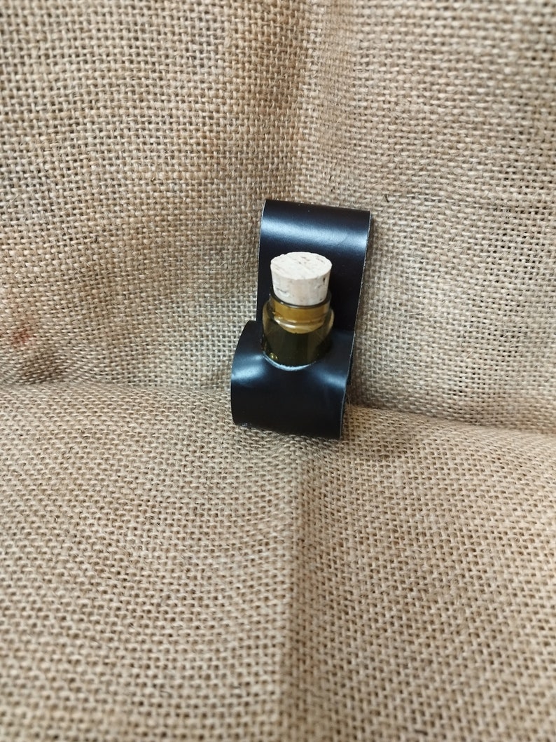 Potion small bottle single on belt hanger image 1