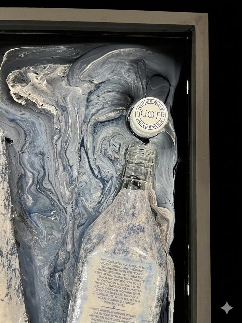 Game of Thrones White Walker Bottle Resin Art | Johnnie Walker Bottle Wall Decor | Whiskey Bar Art | Man Cave Decor | Framed Liquor Bottle A bild 2