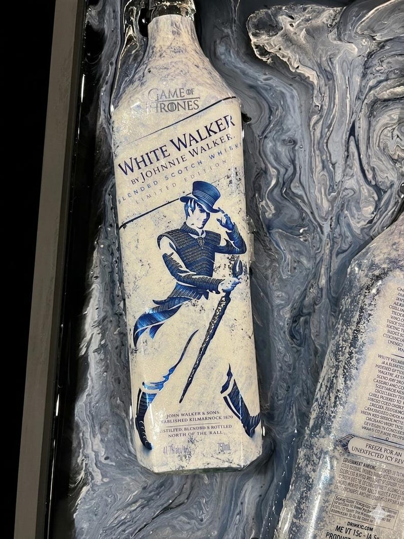 Game of Thrones White Walker Bottle Resin Art | Johnnie Walker Bottle Wall Decor | Whiskey Bar Art | Man Cave Decor | Framed Liquor Bottle A bild 6
