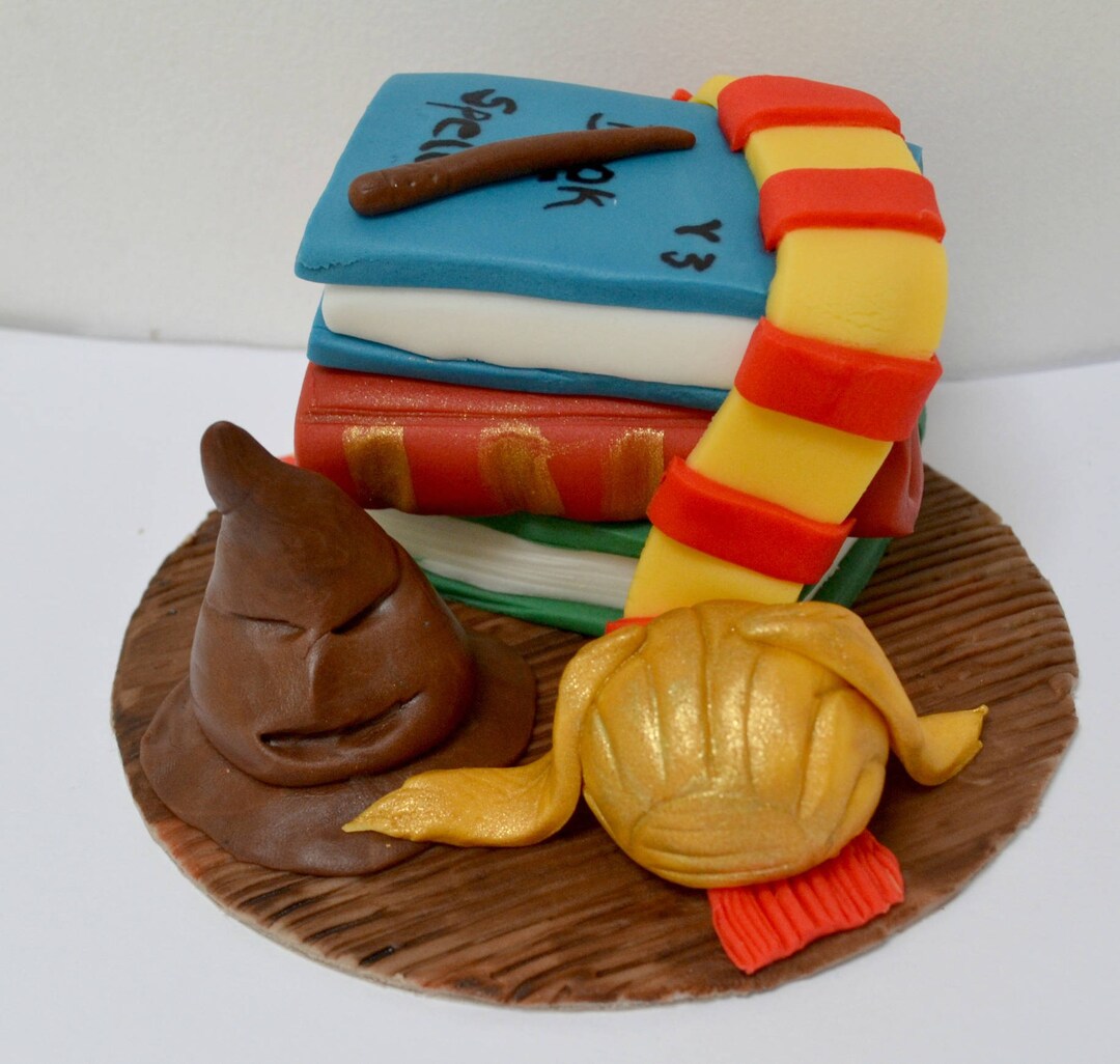 Harry Potter Decoration Gateau Anniversaire, Wizard Cake Topper, Deco  Gateau Harry Potter Contient 3 Pièces Harry Potter Mini Figurines et 1  Pièces