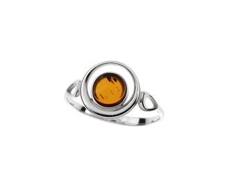 Amber cognac ring en rhodium verguld zilver.