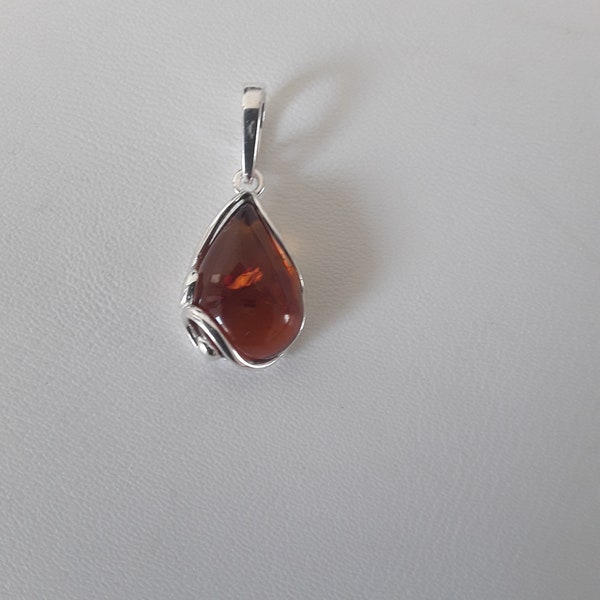 Pendentif en ambre de la Baltique monté sur argent 925 , pierre naturelle