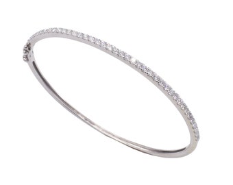 18 Karat White Gold 1.20 Carat Natural Diamond Hinged Bangle Bracelet