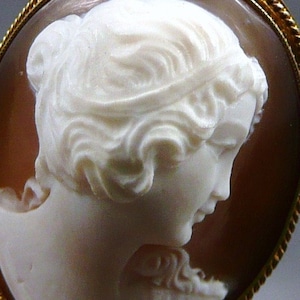 Vintage 14K Gold High Relief Carved Shell Cameo, Mid Century