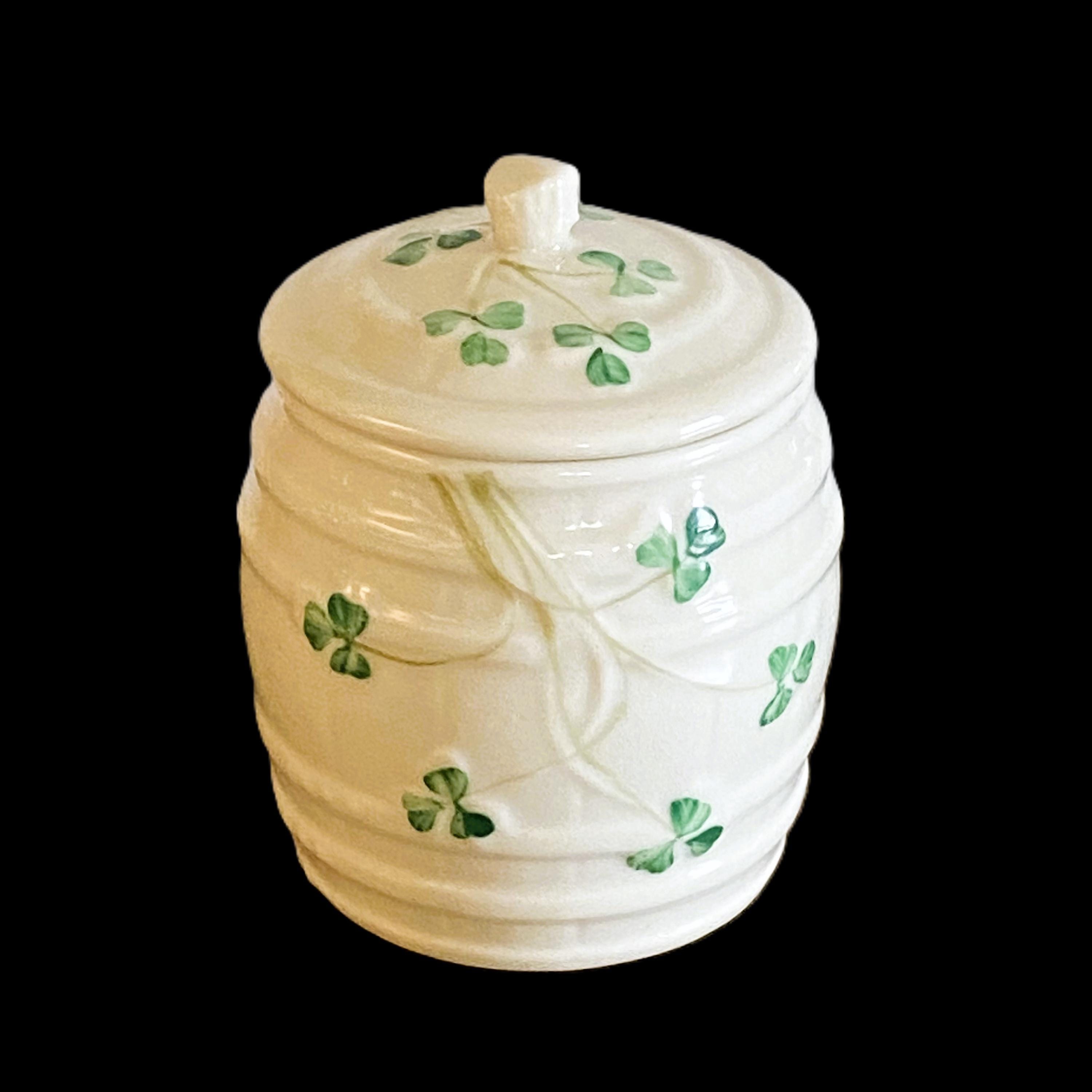 Belleek  ベリーク　一点物バスケット　インチャンテドアイル Amazon.com: Belleek Shamrock Chip and Dip Serving Set