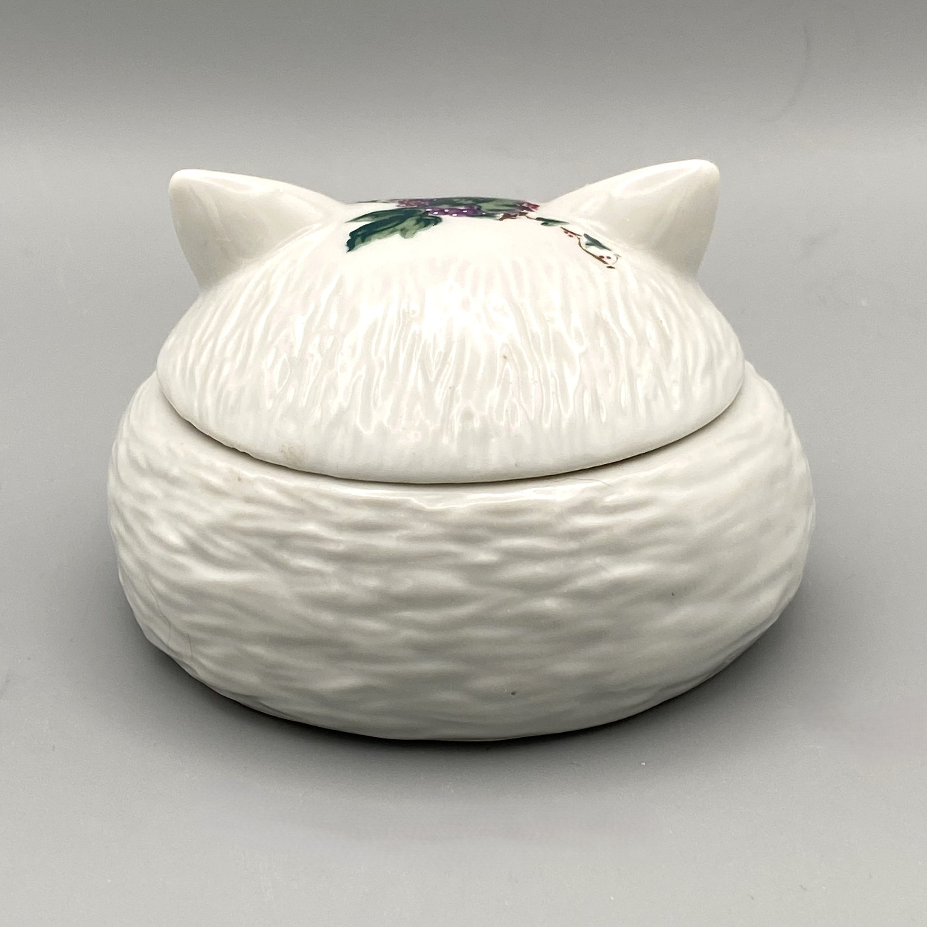 Vintage Elizabeth Arden Fox Trinket Box: Southern Heirlooms Candle  display picture 1