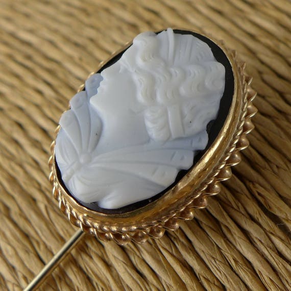 Vintage 14K Gold Onyx Cameo Stick Pin, Carved Sto… - image 2