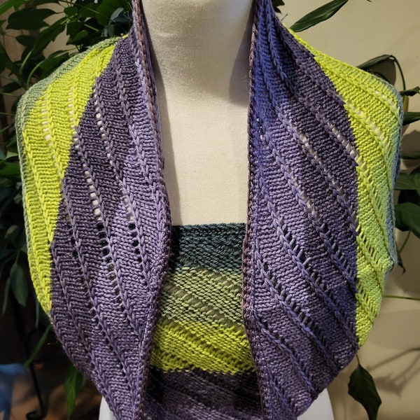Cloud-soft Merino Alpaca Spiral Lace Infinity Scarf/Cowl in Spring Greens and Lavender