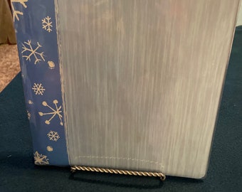 Westrim Crafts Holiday Snowflakes Premade Scrapbook Album - 10 Pre-made Pages & Stickers - Just Add Photos! - M4