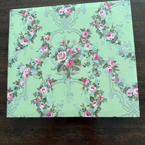 Anna Griffin Premade Scrapbook Album with Page Prorectors and Stickers - 8” x 8”, 20 Pages - 2014 - Free Shipping!  GB5