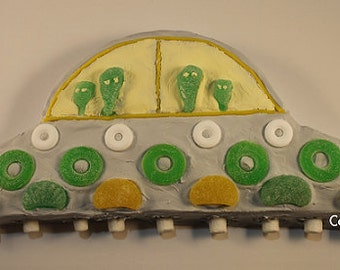 Modèle imprimable de gâteau découpé OVNI pour créer un gâteau en forme d'OVNI / gâteau découpé - OVNI, extraterrestre, soucoupe volante, planétarium, gâteau de fête de l'espace